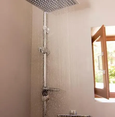 Emilia's * Stoúpa